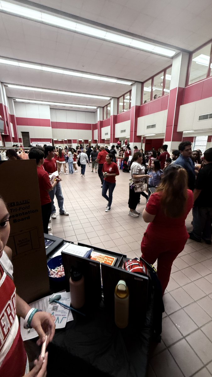 AldineMacFFA's tweet image. We just wanna thank everyone who came to the MacArthur FFA Booth at orientation. Get ready for a ready amazing year with so much more ahead!!
