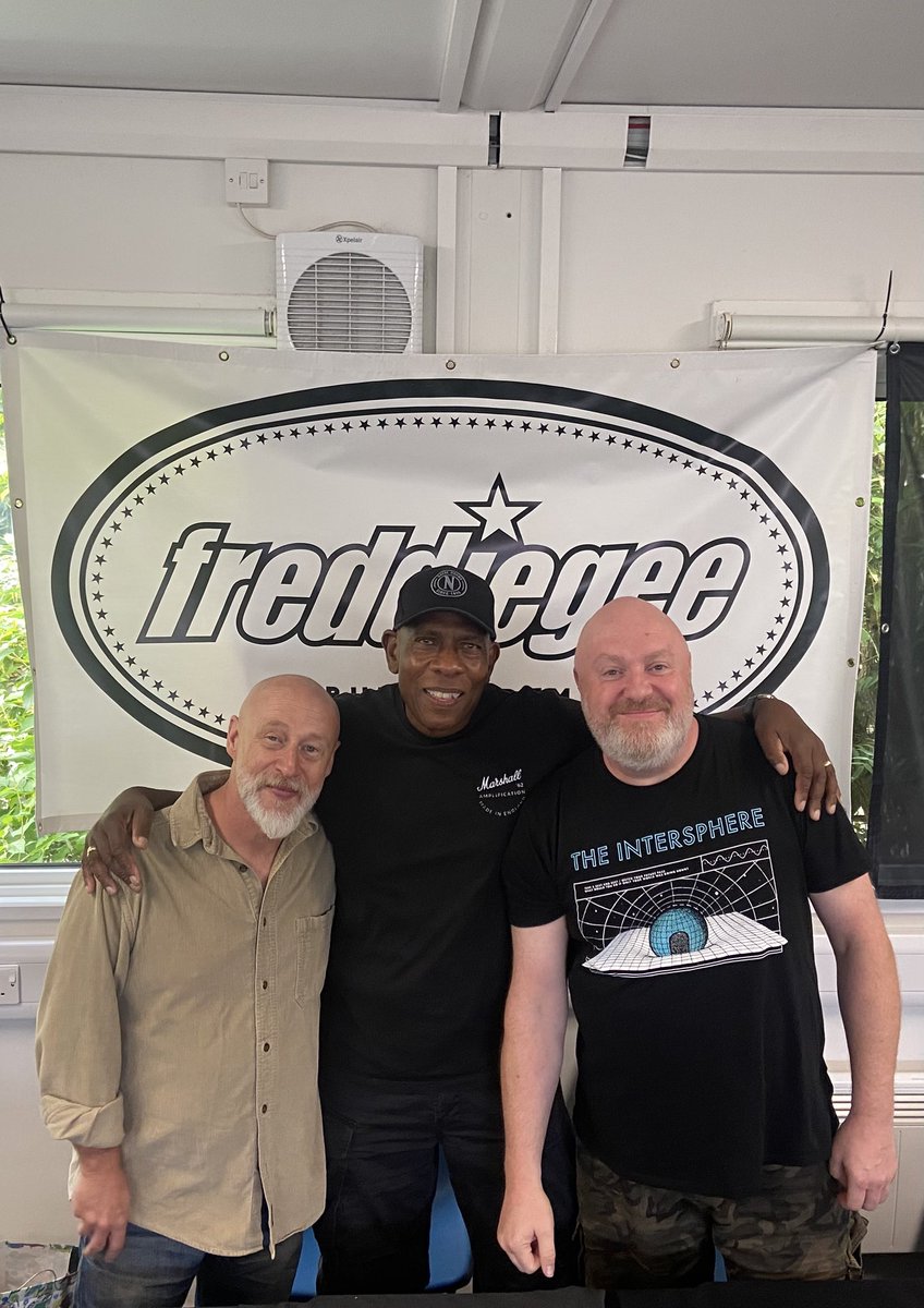 barneydrums's tweet photo. 🚗 🥁 Took a road trip with drum-brother Ged Lynch yesterday & visited our dear friend, George Frederick
Congratulations to the Freddie Gee Drum Academy on celebrating it’s 25th anniversary ⭐️
#gedlynch #freddiegee #freddiegeedrumacademy https://t.co/kkUqpHuhE3