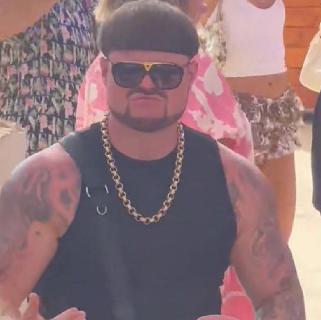 I’m really curious how the fuck this nigga has the same exact head shape as sponge bob sqaure pants