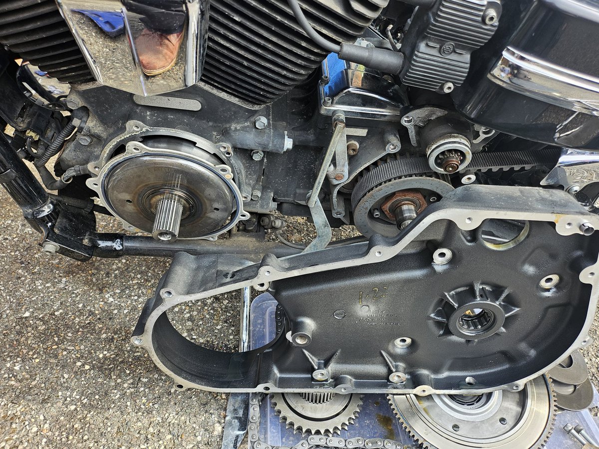 chisel2211's tweet image. The source of my Harley woes....two burnt out coils on my stator.