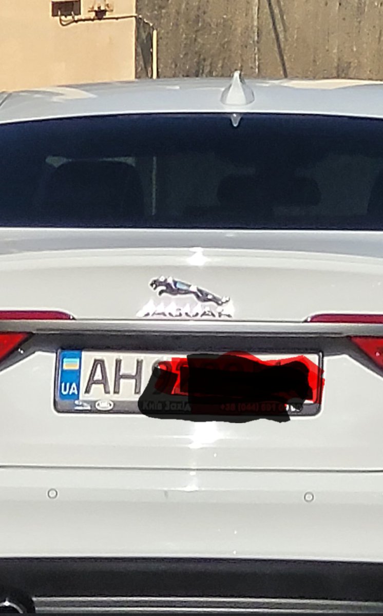 Et voila les Ukrainiens belle vie sur la côte D azur. . 
Jaguar 
Continué de donner des millions à l autre nain.  
Jpp ici ils sont partout