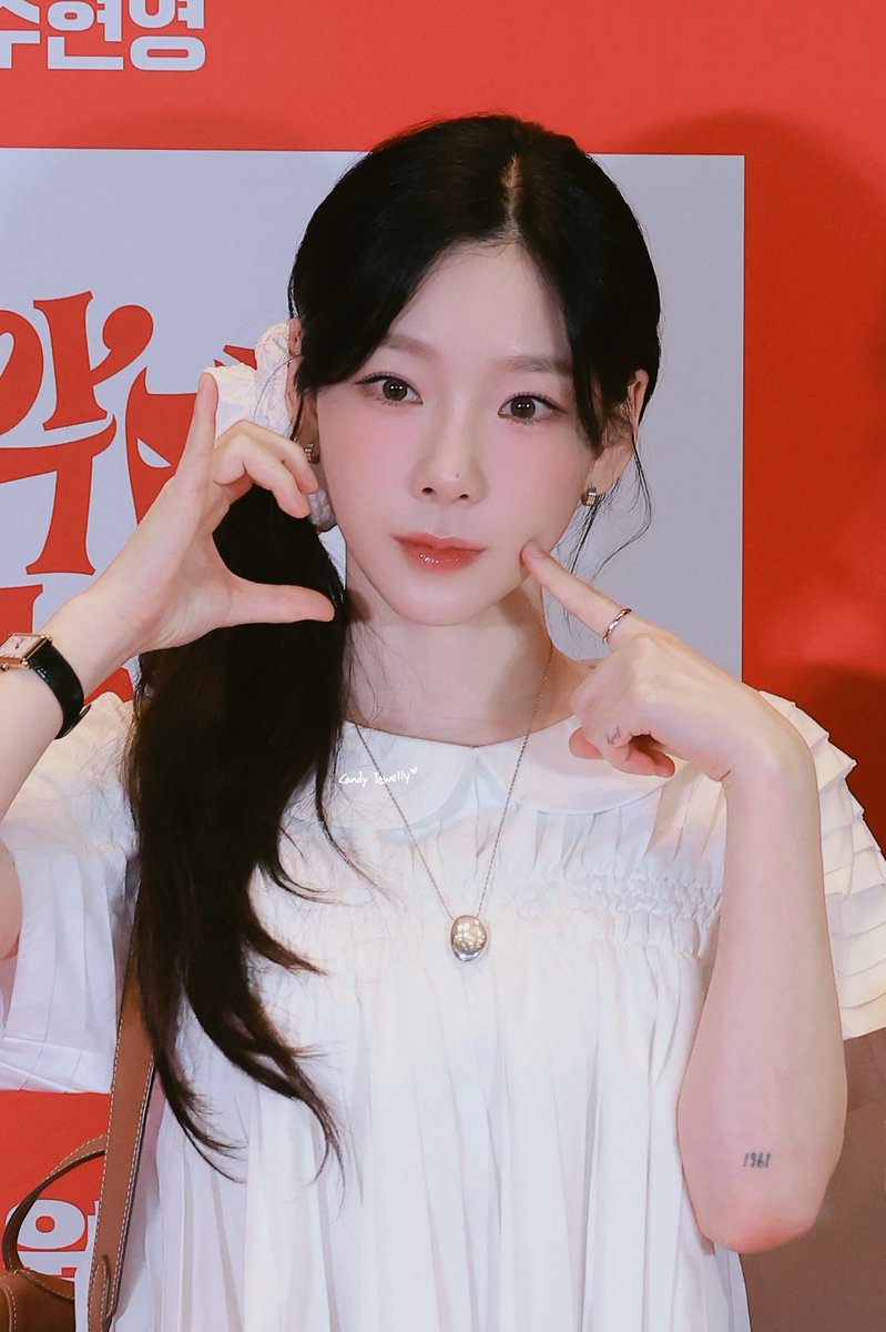 Candy_Jewelly's tweet photo. 250807 악마가이사왔다 VIP시사회  
👈🏻
#태연 #TAEYEON https://t.co/v4H2K7O8M8
