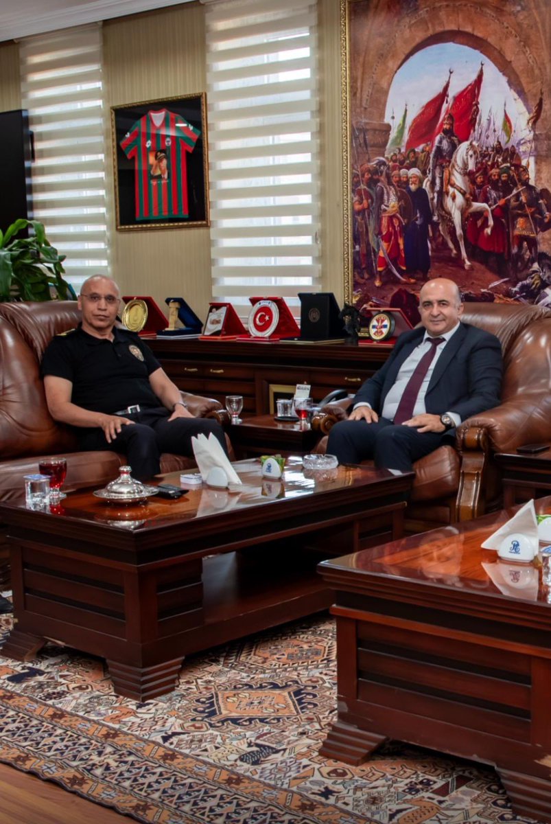 Türkiye Karate Federasyonu Başkanımız Ercüment Taşdemir, Asbaşkanımız Hayrettin Hamurcu, Diyarbakır Gençlik ve Spor İl Müdürü Cenk Öztekin, Diyarbakır İl Temsilcimiz Nevzat Bozkuş ve Güneydoğu Gazeteciler Cemiyeti Başkan Yardımcısı Şehmus Kızılaslan, Türkiye Karate Premier Ligi