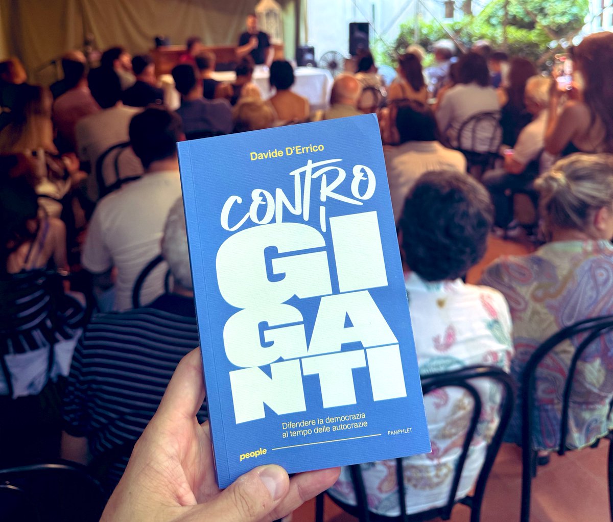 iamdavidebasile's tweet image. “Contro i giganti”, di @daviderrico, è una lama gentile. Ti apre. Ti attraversa. Ma non per farti sanguinare, per farti vedere.

open.substack.com/pub/davidebasi…