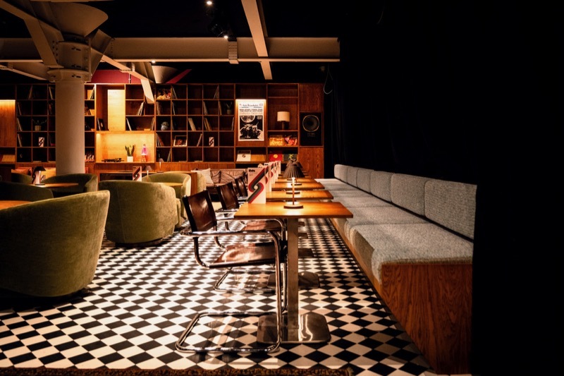 Side Street, Manchester’s easy-going 70s-style city centre bar, has just unveiled a cosy new concept. 🛋🍸 🎶
confidentials.com/manchester/sid…