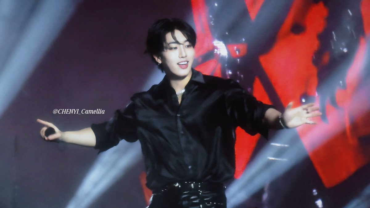 Sunshine Han Jisung say hi to Stays
