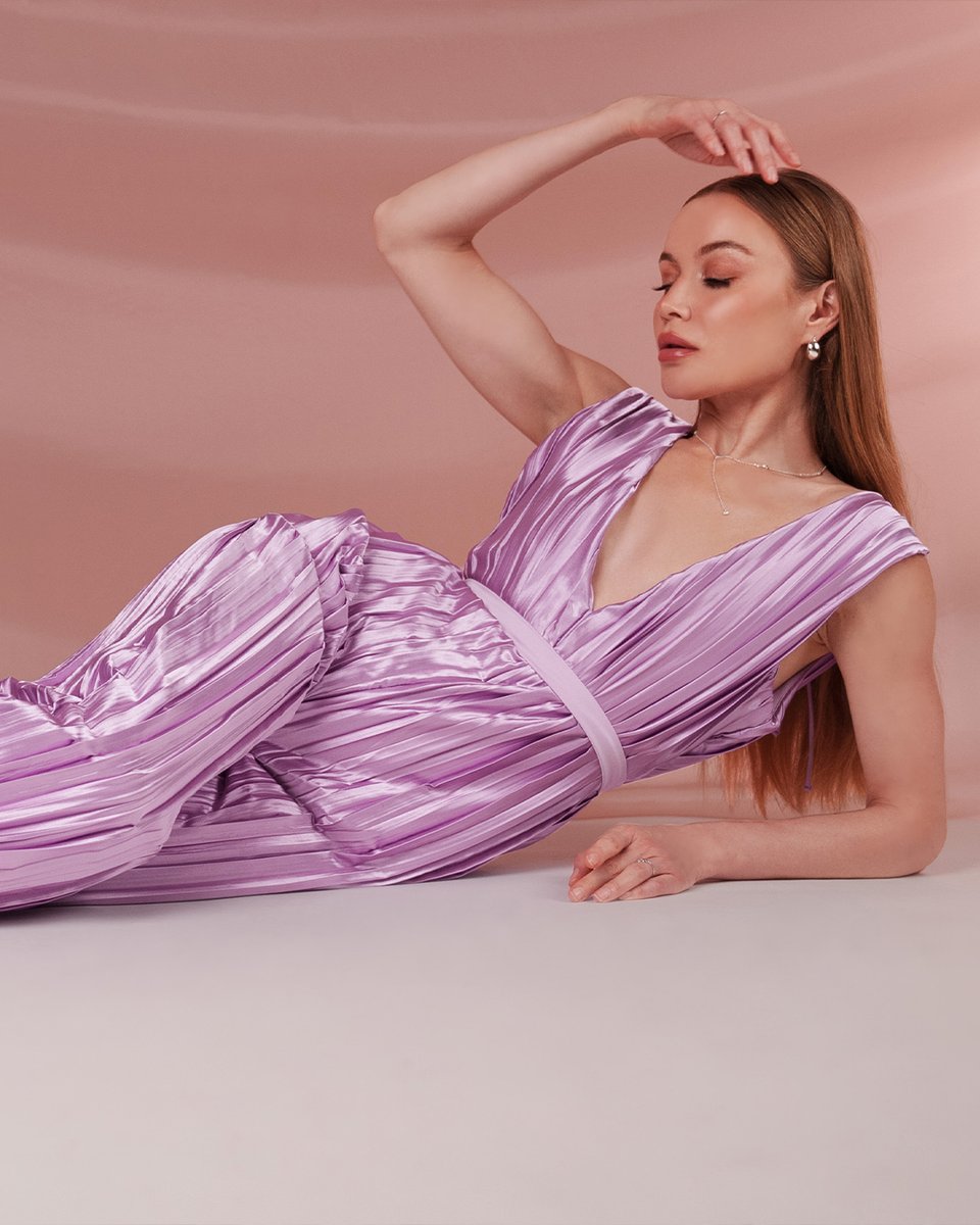 Mood_Fabrics's tweet image. A deep V, wide legs, and endless styling options—meet the Cannaregio Jumpsuit. Free pattern download available now 💜✨ #MoodFabrics #FreeSewingPattern #JumpsuitPattern

moodfabrics.com/blog/cannaregi…