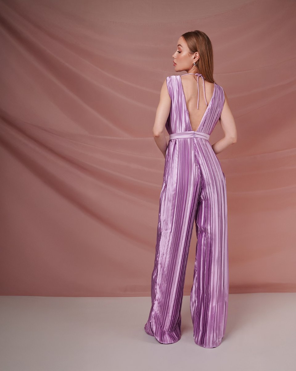 Mood_Fabrics's tweet image. A deep V, wide legs, and endless styling options—meet the Cannaregio Jumpsuit. Free pattern download available now 💜✨ #MoodFabrics #FreeSewingPattern #JumpsuitPattern

moodfabrics.com/blog/cannaregi…