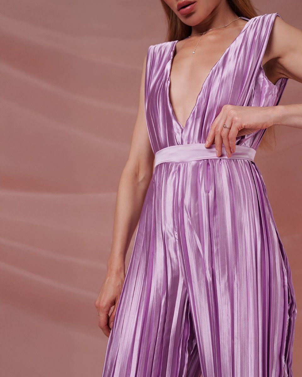 Mood_Fabrics's tweet image. A deep V, wide legs, and endless styling options—meet the Cannaregio Jumpsuit. Free pattern download available now 💜✨ #MoodFabrics #FreeSewingPattern #JumpsuitPattern

moodfabrics.com/blog/cannaregi…
