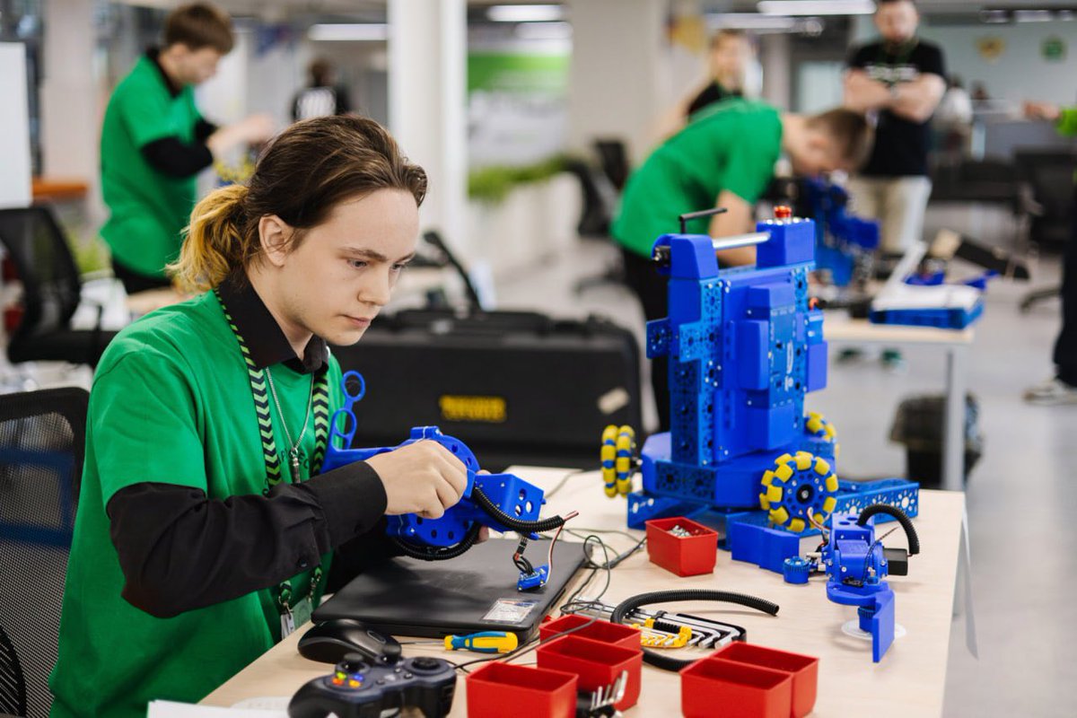 RusEmbIndia's tweet image. 🇷🇺 On August 26-29, 2025, #Kaluga will host the Forum of Secondary Vocational Education &amp;amp; Training, dedicated to the 85th anniversary of #Russia’s Technical and Vocational Education &amp;amp; Training (TVET) System.

More information &amp;amp; registration 👉🏻 pro.firpo.ru
