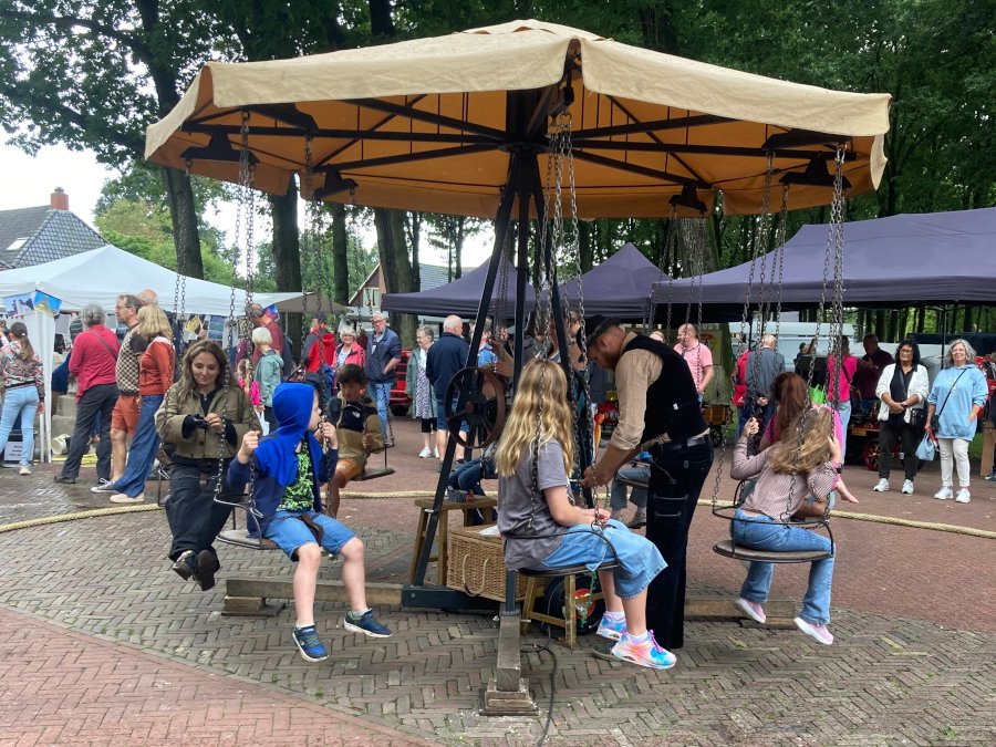 "Na regen komt zonneschijn". Dat gold ook voor de markt van Melk en Honing van afgelopen zaterdag.
bijpraot.nl/Markt/markt_ho….
Dank voor inzet, deelname en bezoek!
Tot volgend jaar op 1 augustus 2026.