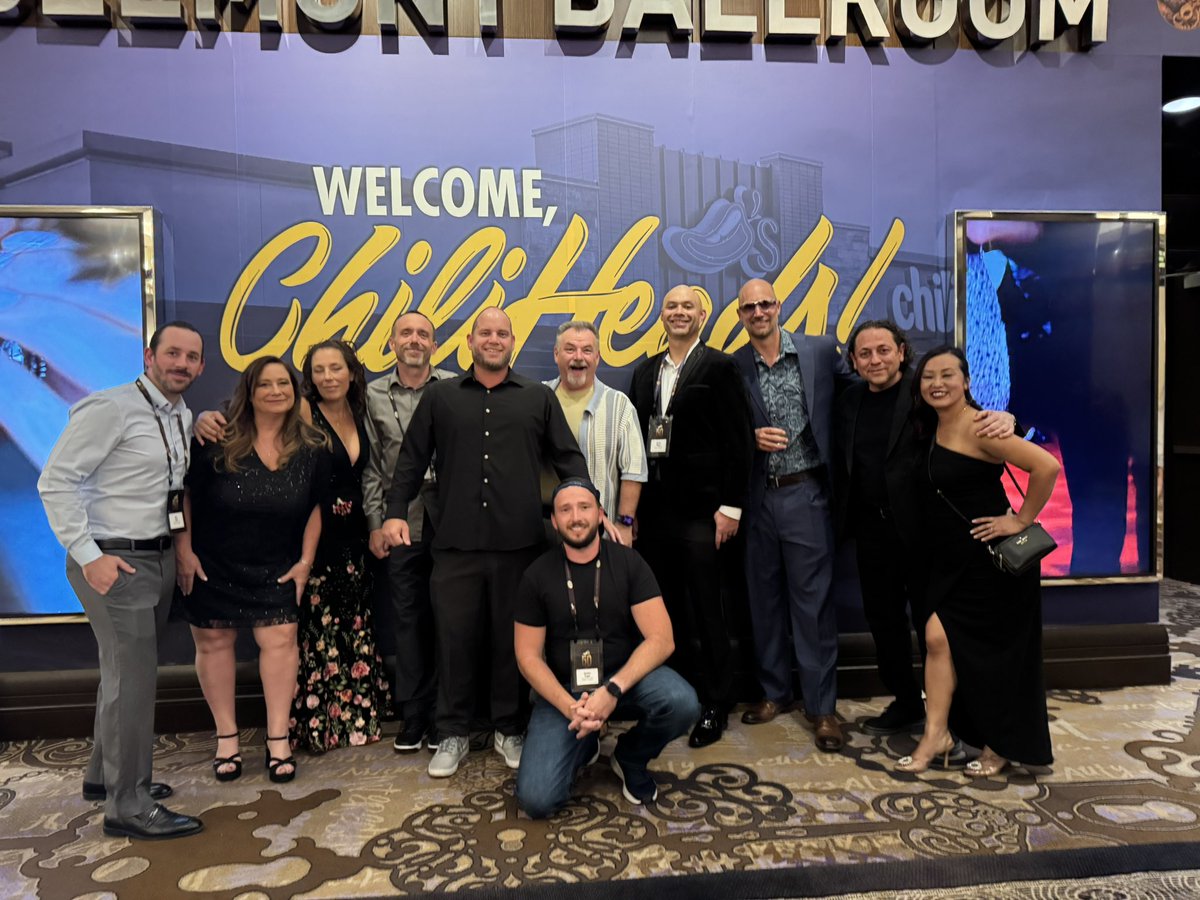 lisa_kace's tweet photo. WOW Chilis 50 Yr GM conference took the Cosmopolitan by fire 🔥 Fantastic leaders and so proud to be a part of this amazing company #Chilis50th #Cartercrew #Chilislove https://t.co/BSl9NwZj9k