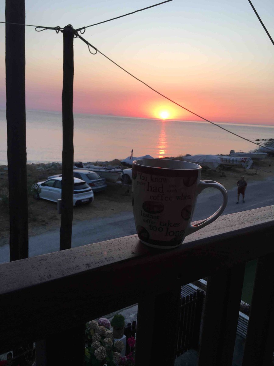 Με όλη μου την καρδιά και 
την αγάπη προσφέρω σε 
όλους σας αγαπημένοι μου 
🌹ΕΝΑΝ ΗΛΙΟ ΣΤΟ ΠΟΤΗΡΙ🌹