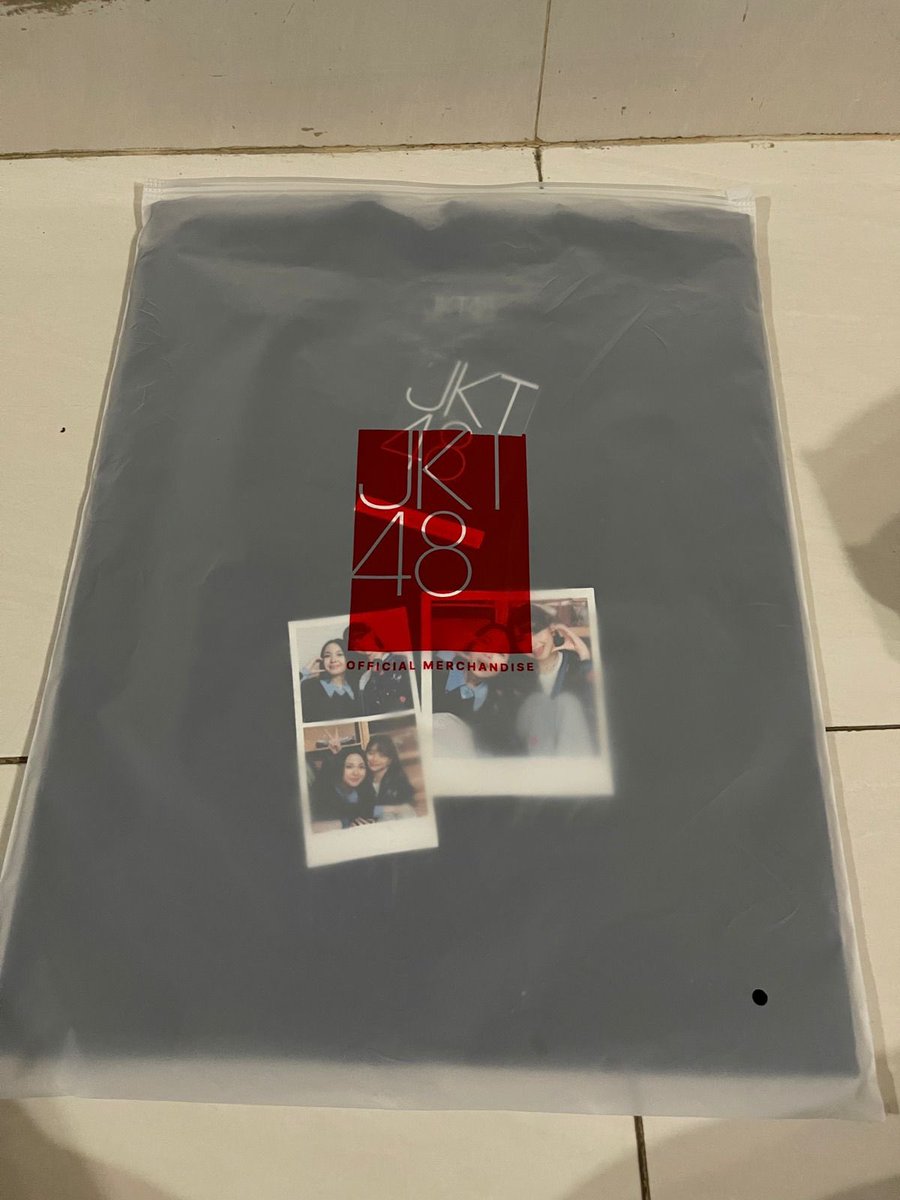 _yayurs's tweet photo. T-Shirt Bernadya x JKT48 Original‼️ #jkt48 #bernadya https://t.co/ZtK1coK9sl