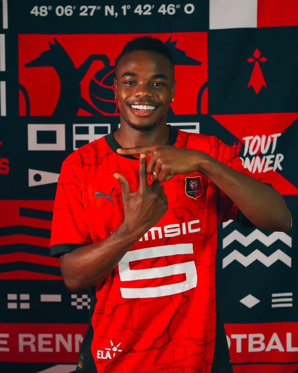 A negociação do Vasco por Andrés Gomez envolve a aquisição de 60% dos direitos econômicos do atacante.

O Cruzmaltino pagará 750 mil euros (cerca de R$ 4,4 milhões) ao Rennes pelo empréstimo de um ano, com aproximadamente 500 mil euros sendo pagos à vista.

A cláusula de compra