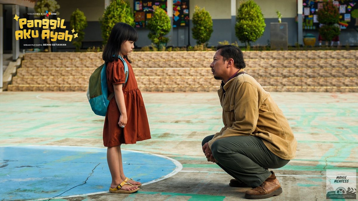 Satu lagi film Indonesia yang sukses mengadaptasi dengan kondisi dan budaya lokal.. Mvs Panggil Aku Ayah sudah tayang di bioskop, jangan lupa bawa tissue buat sesenggukan 😭😭👍🏻