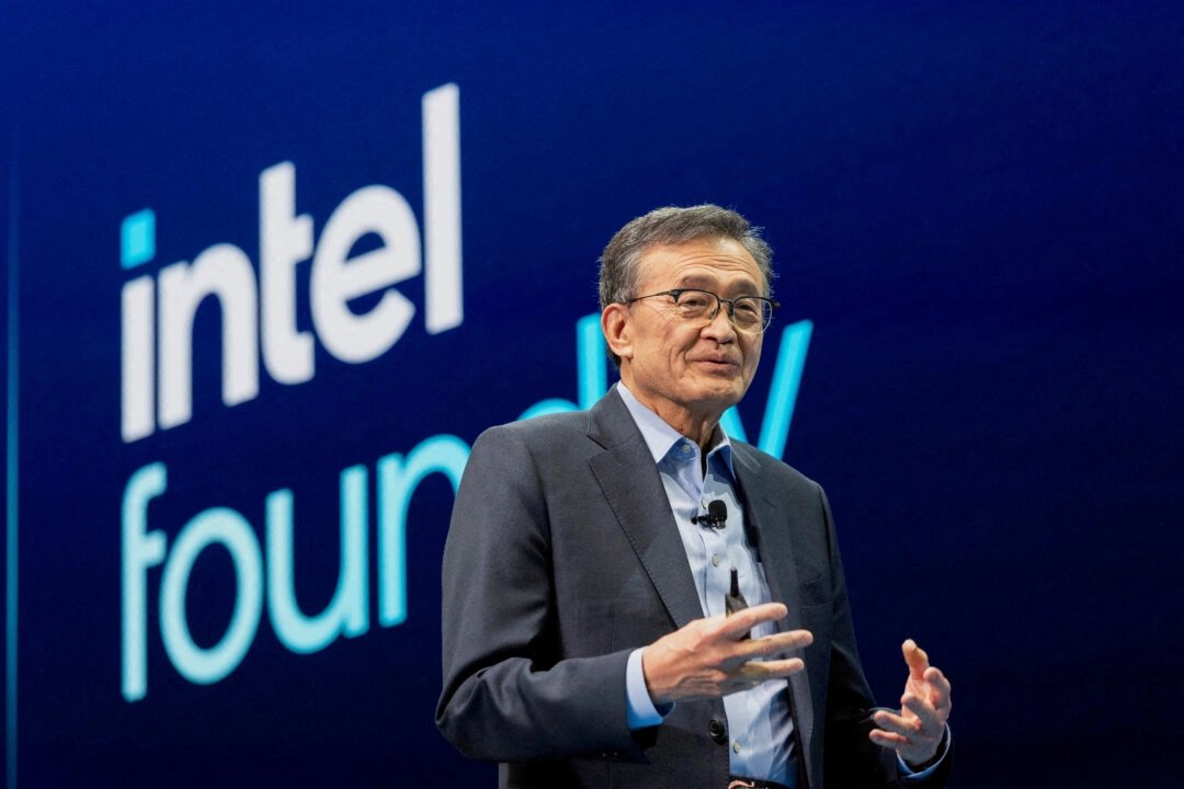 RodDMartin's tweet photo. 2/ The man in question?

Lip-Bu Tan, CEO of Intel—the largest U.S. chipmaker, central to:

🔐 AI &amp; data centers
💣 Defense systems
🛰️ National security infrastructure

But then this happened... https://t.co/9NUe7klDgU