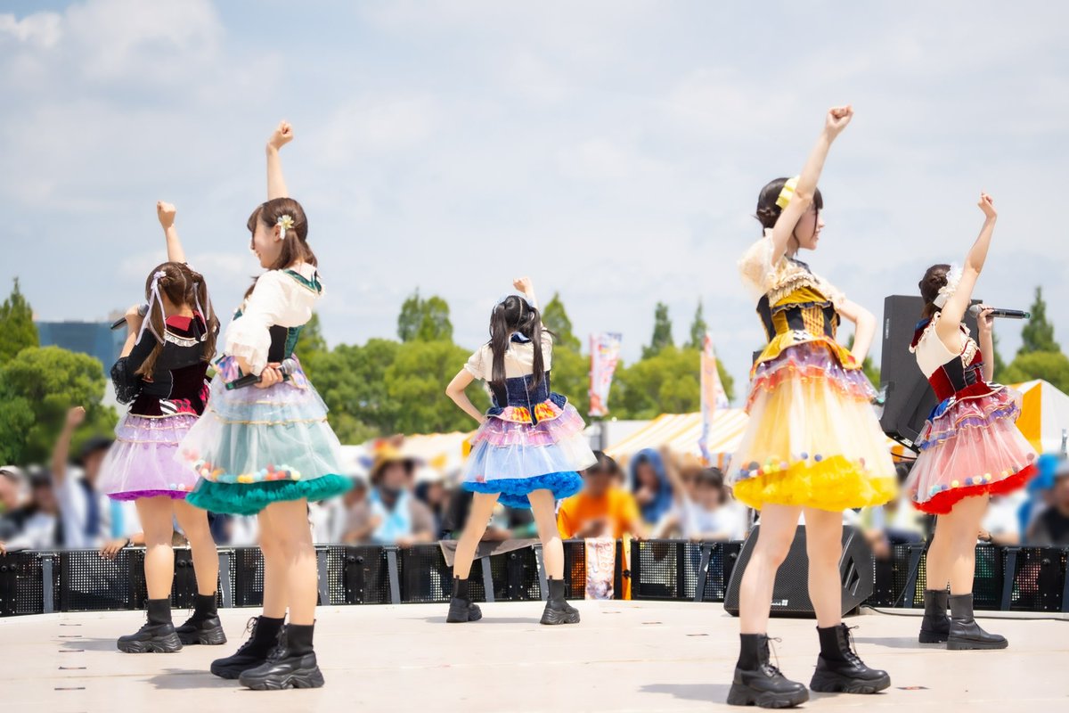 🎀ོ  \\まねきケチャ10周年//🎀ོ

いつの時代だって最高で大好きなまねきケチャ❕
8月14日まねきケチャ10周年記念公演『10周年だよ！まねきケチャ』絶対来てください⸜( ˶'ᵕ'˶)⸝💚💛❤️💙💜

🪽maneki-kecak.com/10th_anniversa…