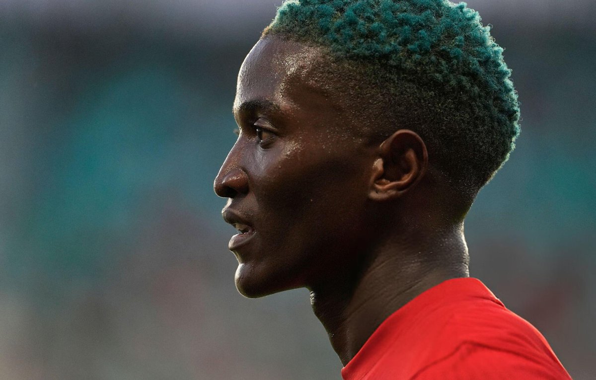 No need to talk too much.
Her feet speak fluently.

The world listens to Temwa Chawinga. 😎