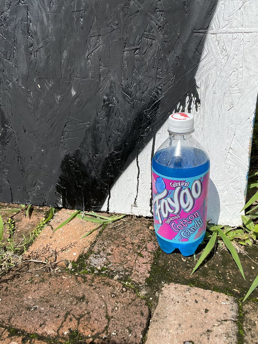 🆓 @ouijamaccc painting &amp; Cotton Candy <a href="/Faygo/">Faygo Beverages</a> next to the Grocery Outlet in Lynn Haven, Florida 🤡🃏🏴‍☠️🥤💀
