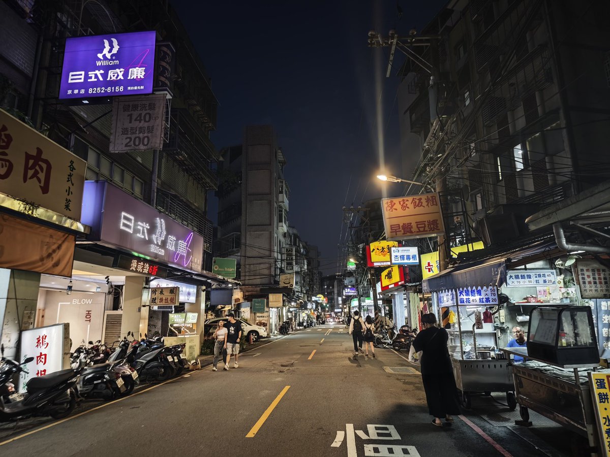 新疆大盤雞🥣🐔！
聽說也是​新北板橋江子翠附近最頂的燒烤店