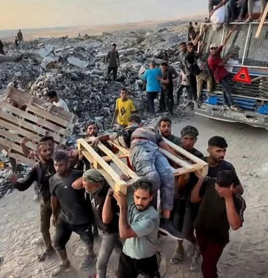 #عاجل 

مصادر في مستشفيات غزة: 42 شهيدا بنيران  الاحتلال منذ فجر اليوم، من بينهم اليوم 9 من طالبي المساعدات