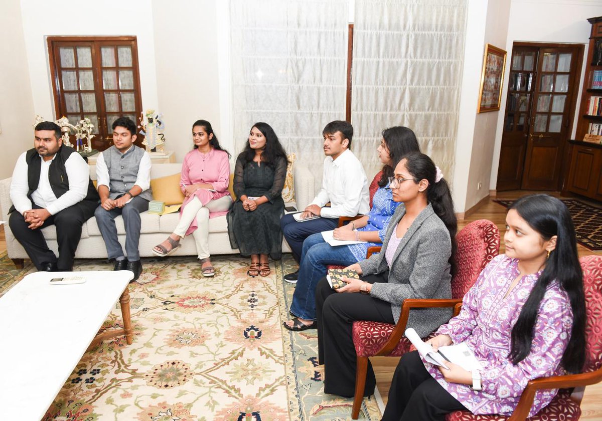 Had a very enriching exchange with BTech students of Anant School for Climate Action. 

Wonderful to see their enthusiasm to understand India's climate action programme and how technology and innovation can contribute to a sustainable future. 

Shared with them India's vision for