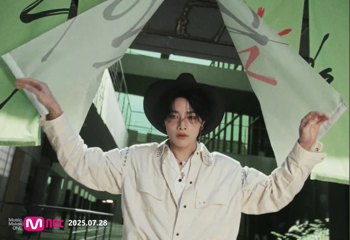 I_Nglobal's tweet image. I tried my best....

SKZKARMA UNVEIL BLEEP
#UnveilTrack_BLEEP
#BLEEP #CEREMONY
@Stray_Kids