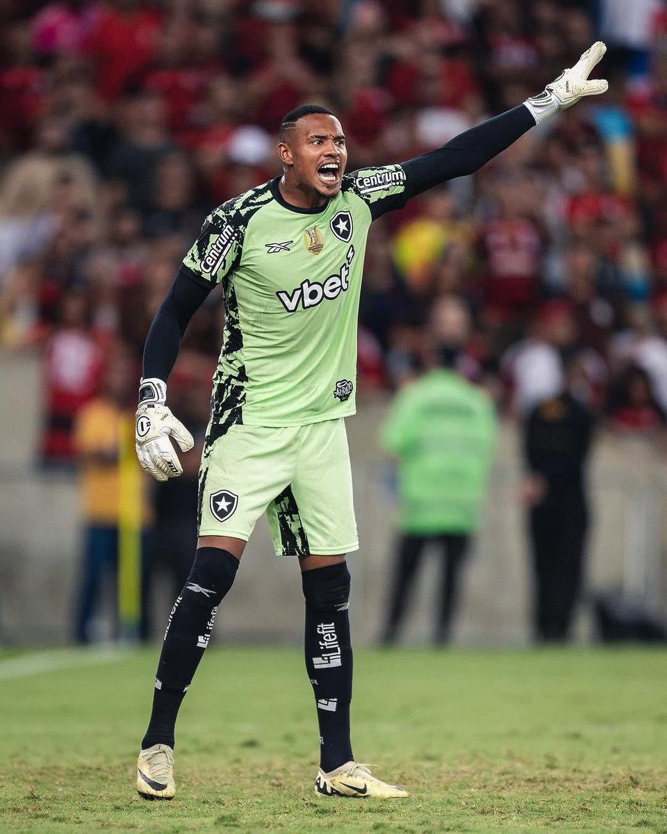 informafogo's tweet photo. URGENTE: John não chegou a um acordo financeiro e, por ora, PERMANECE no Botafogo.

Além da parte financeira, a adaptação e a chance de aumentar sua história no Alvinegro também pesaram.

⚠️ | Neto está no Lonier e será EFETIVADA sua contratação. Podemos ter: John, Neto e Linck.

— TF