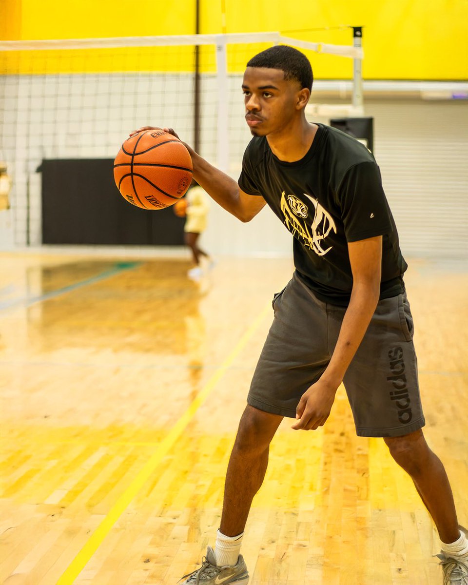 Devon “Deuce” Simmons (@devonsimmons02) on Twitter photo Working While Having Fun Doing It!
#SeniorSzn #classof2026 #GoldBlooded
<a href="/CyParkHoops/">CyPark Tiger Hoops</a> <a href="/CyParkAthletics/">Cy Park Athletics</a> Working While Having Fun Doing It!
#SeniorSzn #classof2026 #GoldBlooded
<a href="/CyParkHoops/">CyPark Tiger Hoops</a> <a href="/CyParkAthletics/">Cy Park Athletics</a>