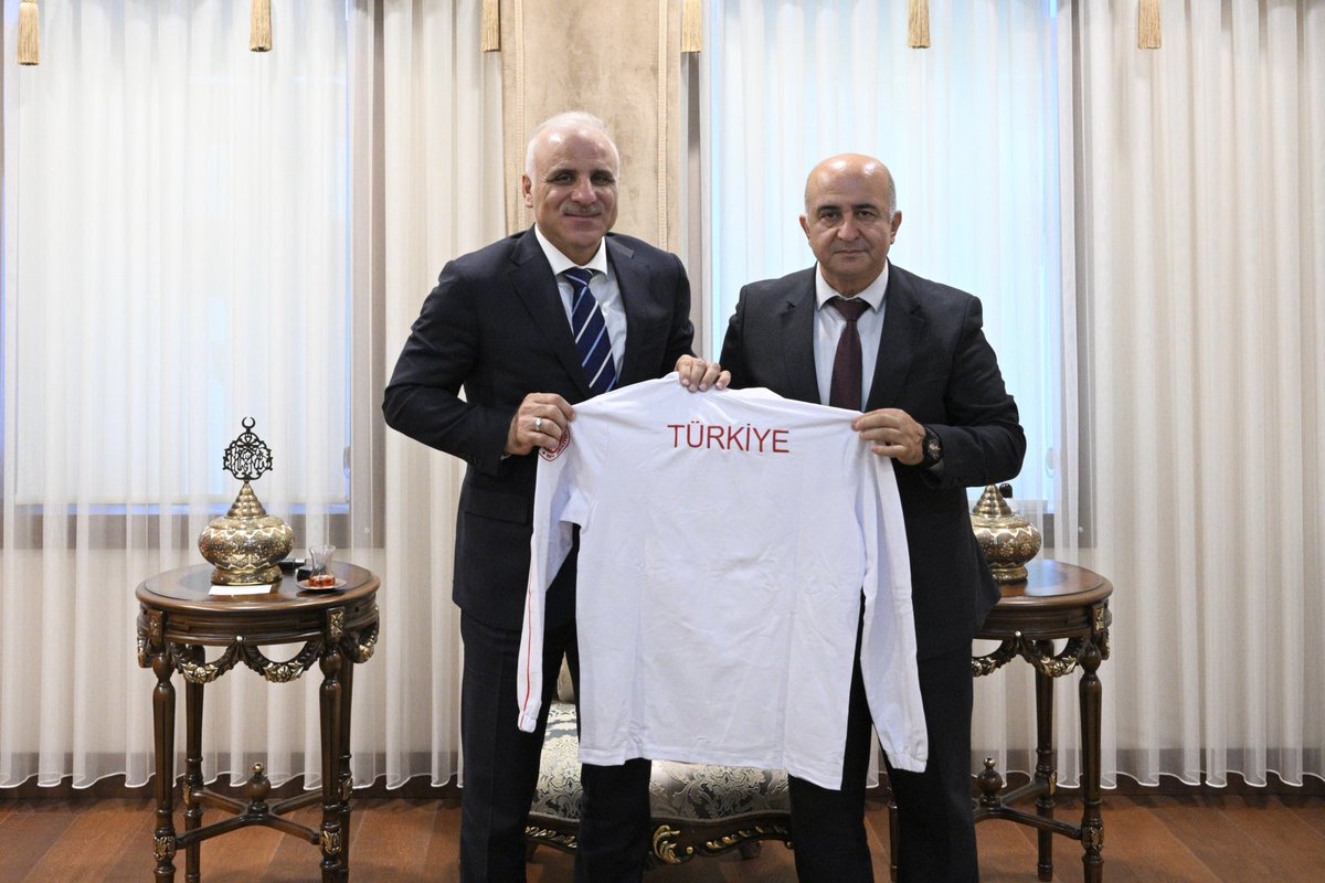 Türkiye Karate Federasyonu Başkanımız Ercüment Taşdemir, Asbaşkanımız Hayrettin Hamurcu, Diyarbakır Gençlik ve Spor İl Müdürü Cenk Öztekin, Diyarbakır İl Temsilcimiz Nevzat Bozkuş ve Güneydoğu Gazeteciler Cemiyeti Başkan Yardımcısı Şehmus Kızılaslan, Diyarbakır İl Emniyet Müdürü