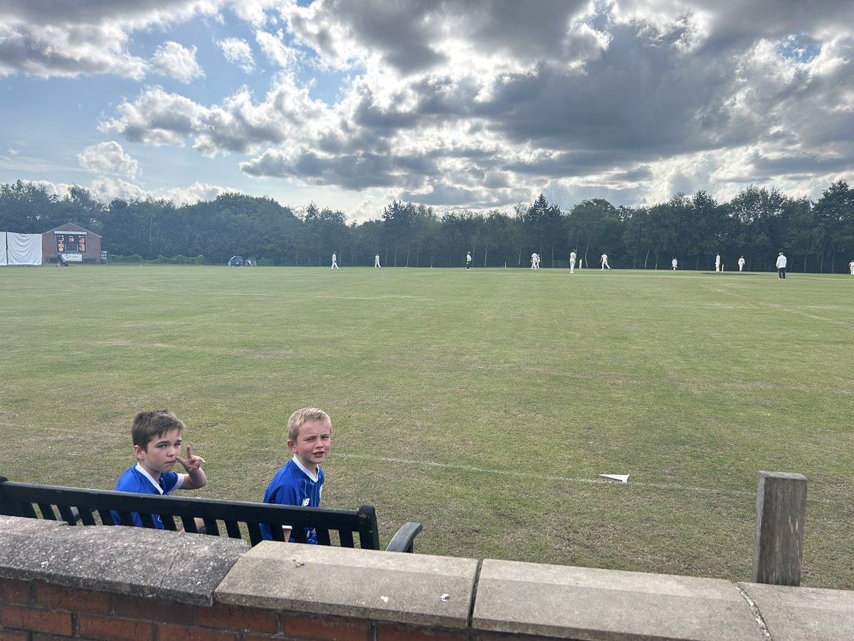 Port vale away with a spot of cricket for tea 😂😂 #bloooooobirds