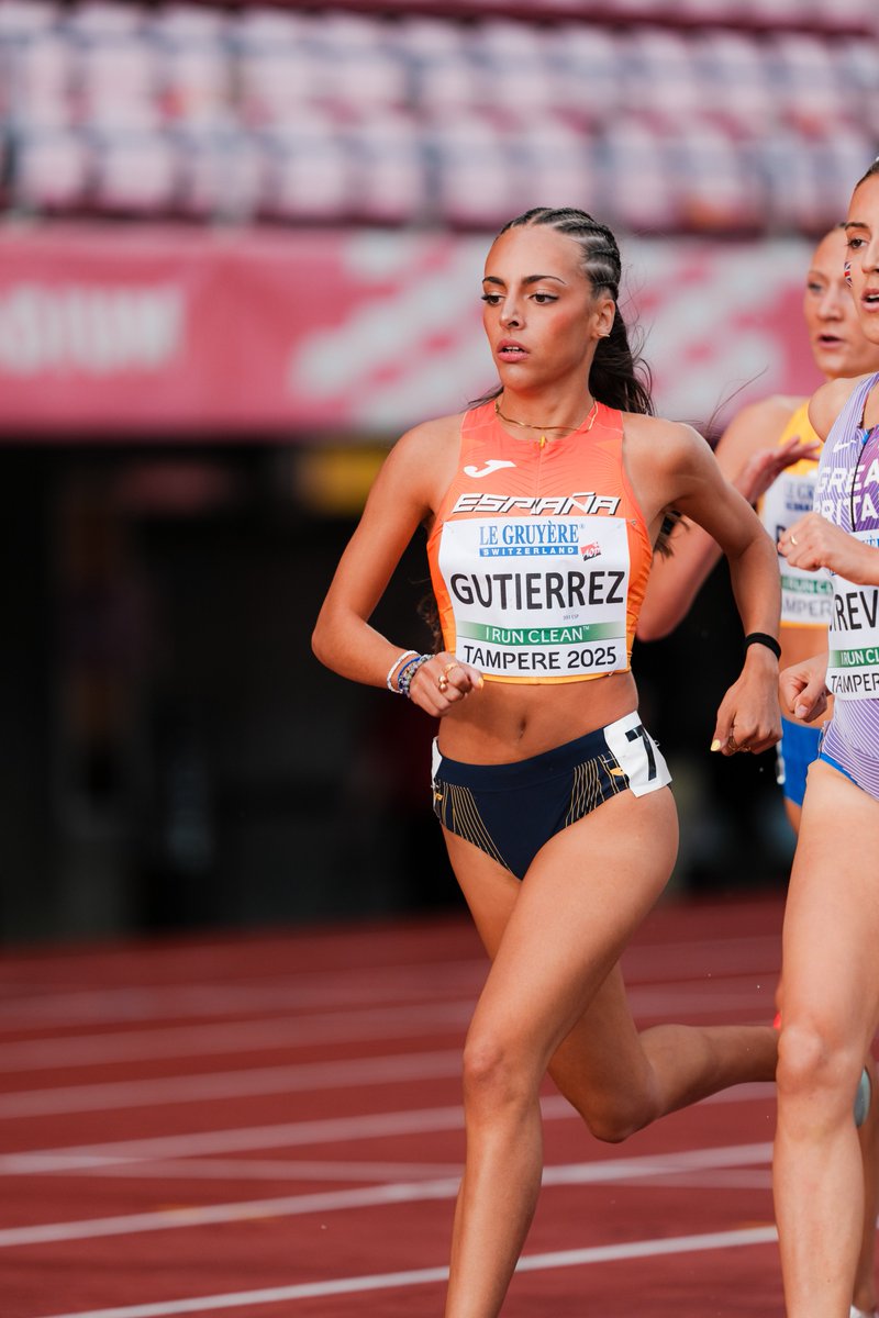 atletismoRFEA's tweet photo. 1500 m 🚺 Semifinales #Tampere2025

𝐇𝐚𝐜𝐢𝐞𝐧𝐝𝐨 𝐥𝐨𝐬 𝐝𝐞𝐛𝐞𝐫𝐞𝐬
Claudia Gutiérrez (3ª) controlando en todo momento la carrera, dejando hacer a las británicas y guardando fuerzas en la primera semifinal
⏱️ 4:20.99 Q
➡️ FINAL
Sábado, 9 agosto ⏰ 17:55h 

#EspañaAtletismo #PasiónPorCompetir

📺 Mañanas @EurovisionSport
📺 Tardes @rtveplay @teledeporte
📊 https://t.co/sFd2rQVCaI
📸 https://t.co/dRnMWyx2Yo