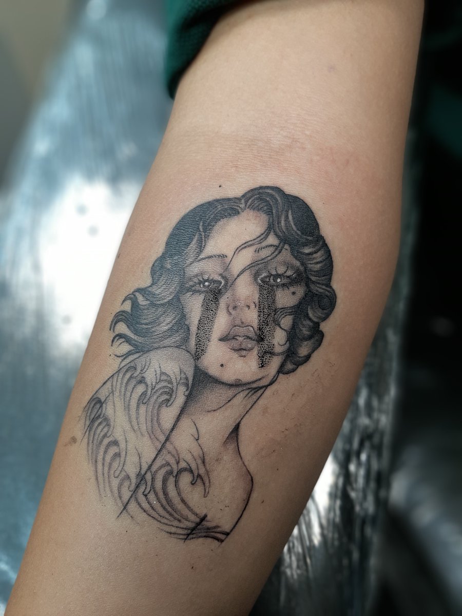 tattoo310_'s tweet photo. تتو های خراب اگه دارید 
بذارید تا رایگان با کاور یا ترمیم واستون درست کنم https://t.co/U6vEZTtRET