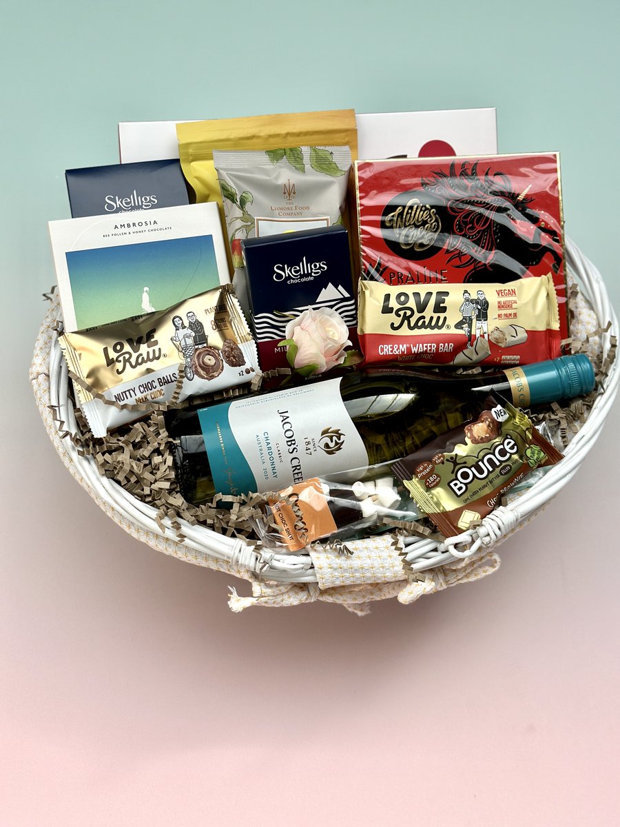 Today's Gift Basket Of The Day is the ''Great Taste Award Sovereign" 🎁🍫

ow.ly/8gWy50WAGPB

Follow &amp; RT to enter #prize draw to #win a Gift Basket. 

More info via our blog. 

#dailydispatch #gifts #competition #giftbasketsrule #foodgifts #chocolategifts