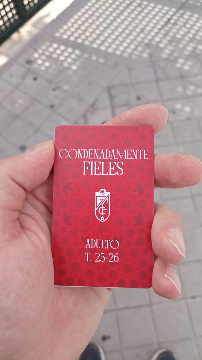 Hitos85's tweet image. Otro año más de sufrimiento con el @GranadaCF #Eternalucha #VamosGCF 💪🏻💪🏻💪🏻