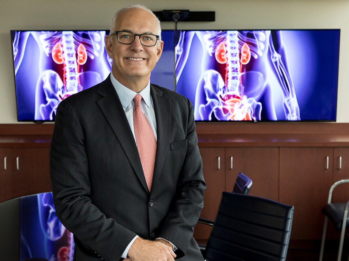 Interested in robotics? Read this Q&amp;A with Prof. Michael Stifelman about the Da Vinci 5 he will use via live satellite broadcast during the #ERUS-EAUN25 Robotic Urology (London, 10-12 September ). Registration is still open! erus.uroweb.org/prof-stifelman…