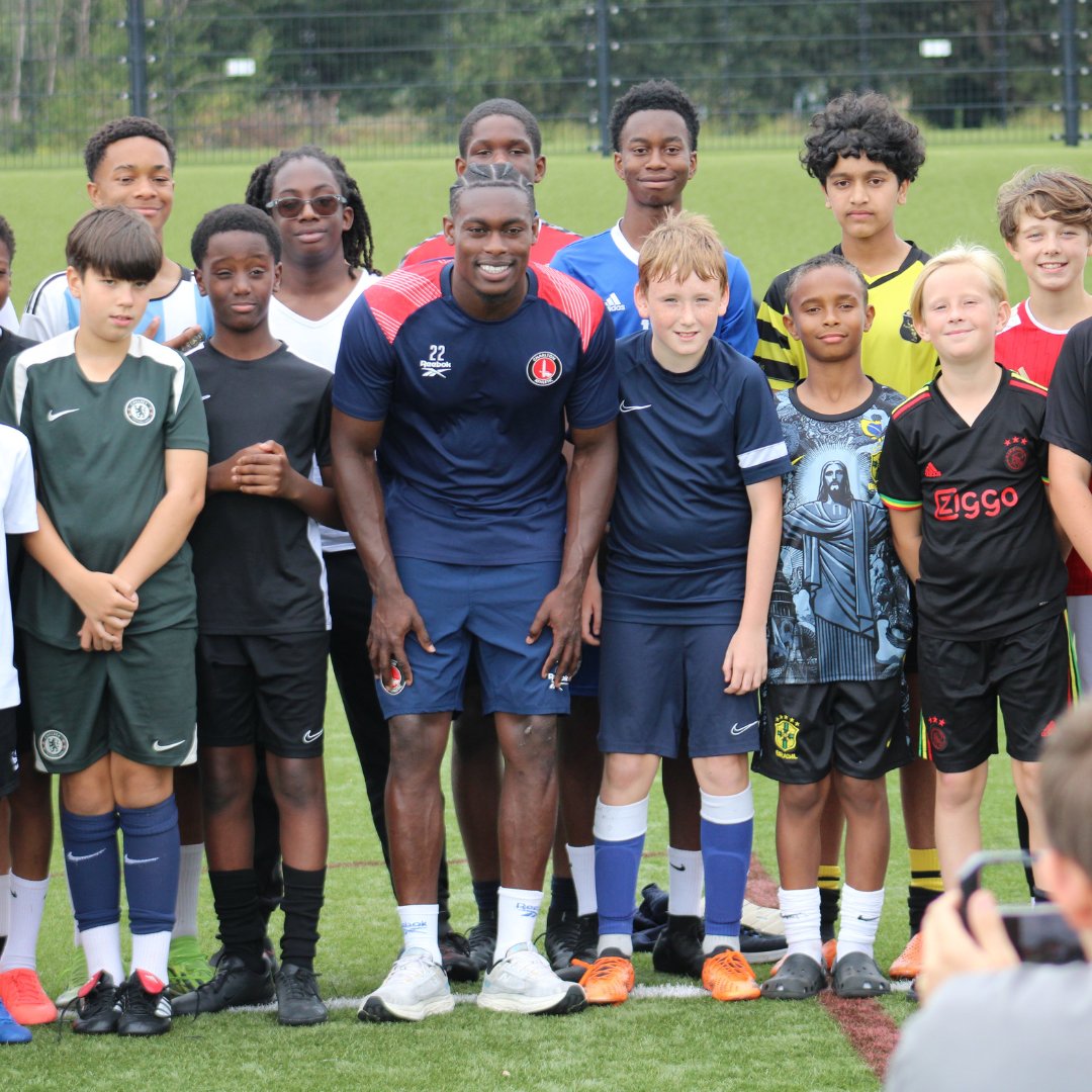 CAFCTrust's tweet photo. πΈ @CAFCofficial summer signing Tanto Olaofe made his first appearance with CACT today, visiting players at our Football Holiday Courses in New Eltham. π
Thanks for coming along, @tantss_o - and good luck this weekend against Watford! β€οΈ
#cafc | @FSD_CACT
