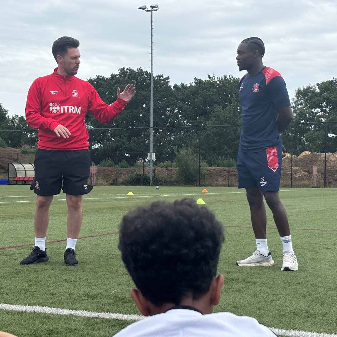 CAFCTrust's tweet photo. πΈ @CAFCofficial summer signing Tanto Olaofe made his first appearance with CACT today, visiting players at our Football Holiday Courses in New Eltham. π
Thanks for coming along, @tantss_o - and good luck this weekend against Watford! β€οΈ
#cafc | @FSD_CACT
