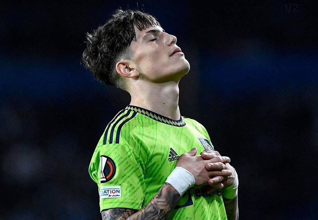 FabrizioRomano's tweet image. 🚨💙 Alejandro Garnacho only wants Chelsea since July, the story has not changed.

◉ Šeško, €85m almost guaranteed and salary reduced.
◉ Al Khelaifi, Luis Campos and Luis Enrique all want Barcola to stay.
◉ Donnarumma’s future after Chevalier deal.

🎥 youtu.be/F_tYRWNcGNU