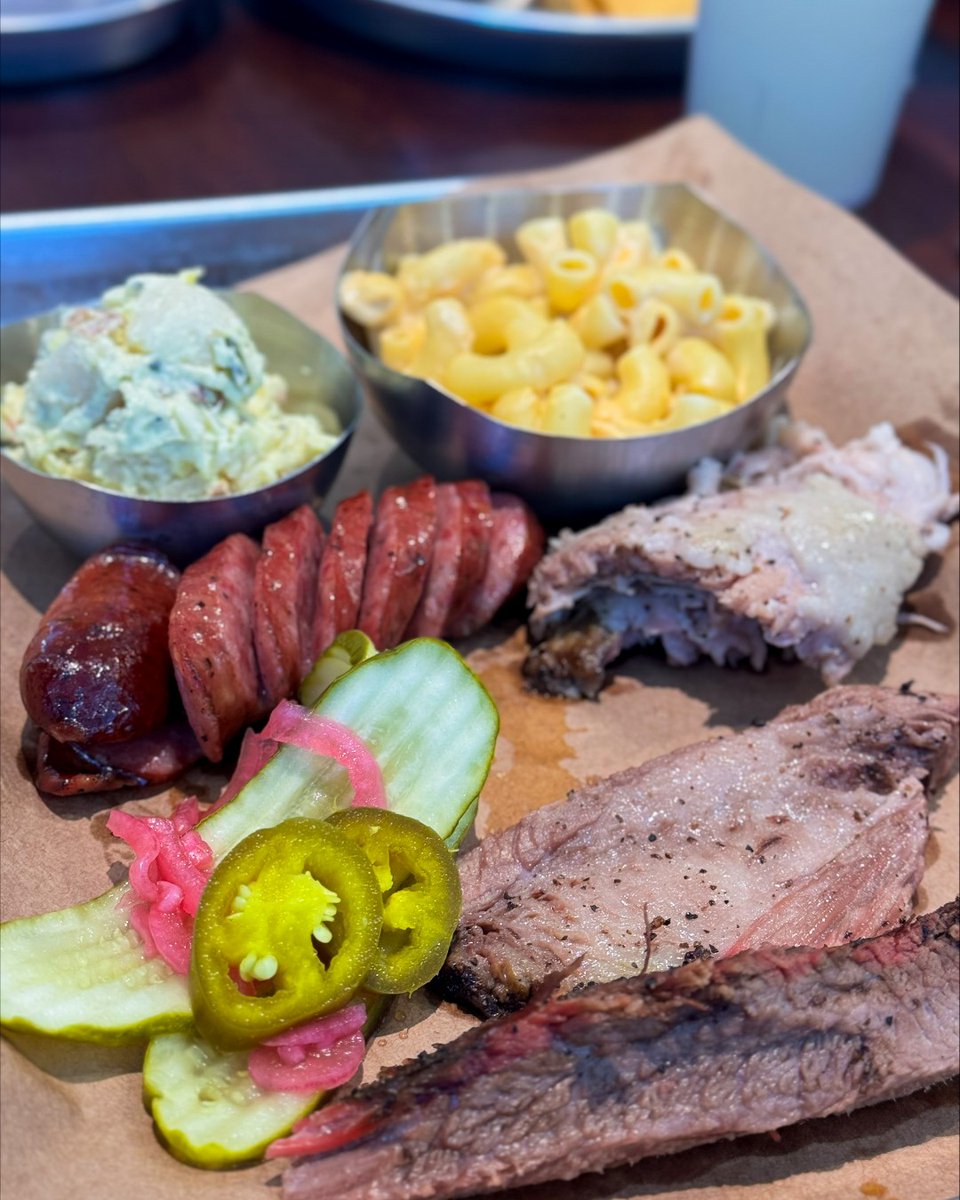 flyccia's tweet photo. It's a great day to fly out of Corpus Christi! The new Gulf Coast Capital Bar & Grill is officially open, serving up delicious food & local flavors. We're always working to make your travel experience even better, and we can't wait for you to check it out! βοΈπΉ @cityofcc #flyccia https://t.co/vPsSJH7DLS