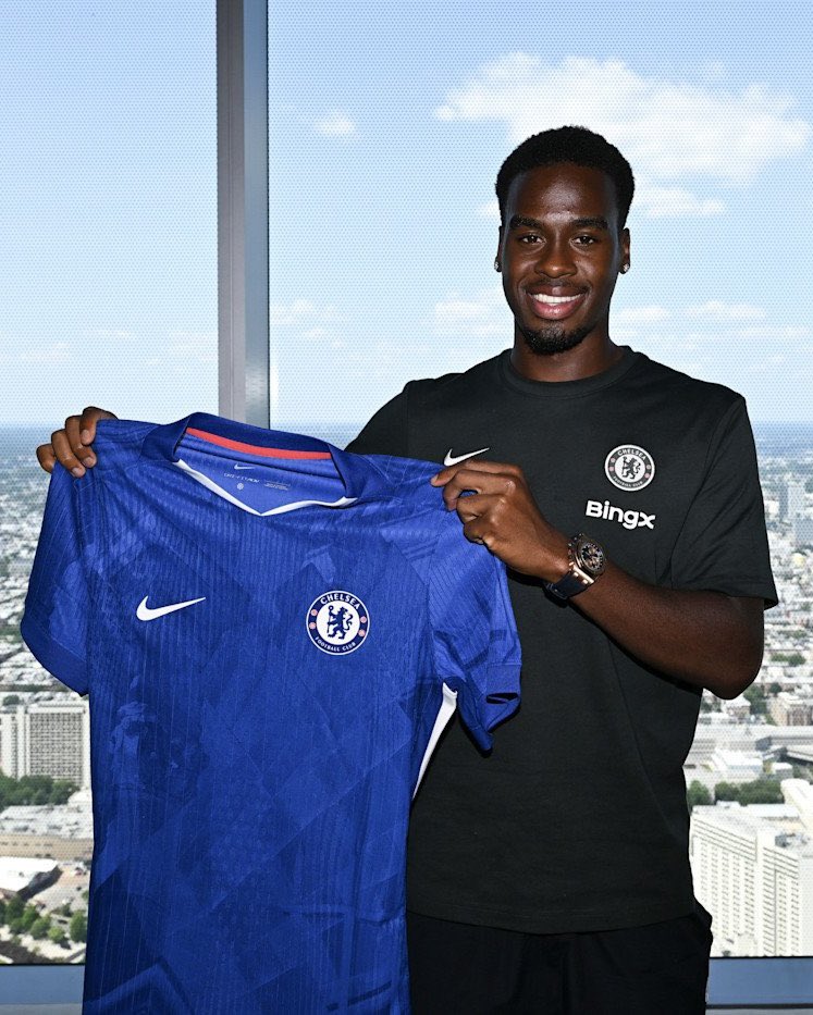 Gittens will wear number 11 for Chelsea 

(<a href="/ChelseaFC/">Chelsea FC</a>)