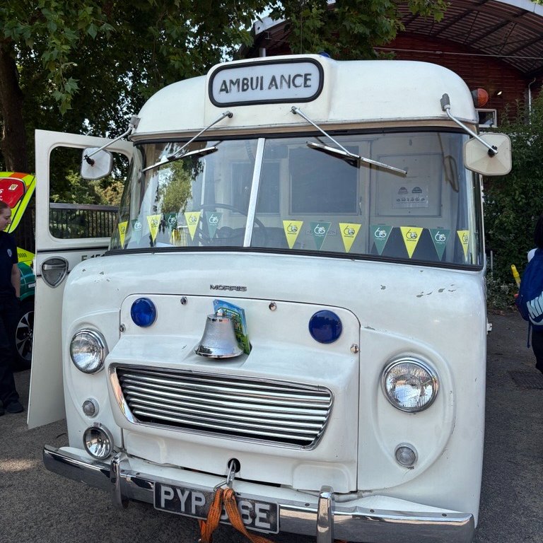 Community events save lives 👇

Thank you to everyone who came to our #LAS60 Battersea Park Open Day. A chance to meet our teams and learn about ambulance careers, practice life-saving CPR skills, and hop on our historic ambulances 💚