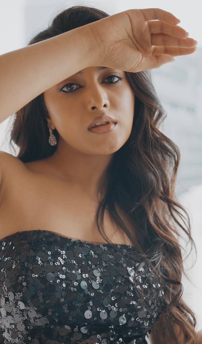 Itz_MichaelVj's tweet image. Pammy 🔥 🥂🍾

Black 🖤 PAM 

#PriyankaArulMohan #PriyankaMohan #Pam