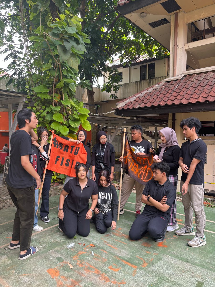 stasiuncayang's tweet image. lucu deh aku cinta #fisipui #satufisip 
#fisipjuara #rawr #maung #rezamaskotfisip?