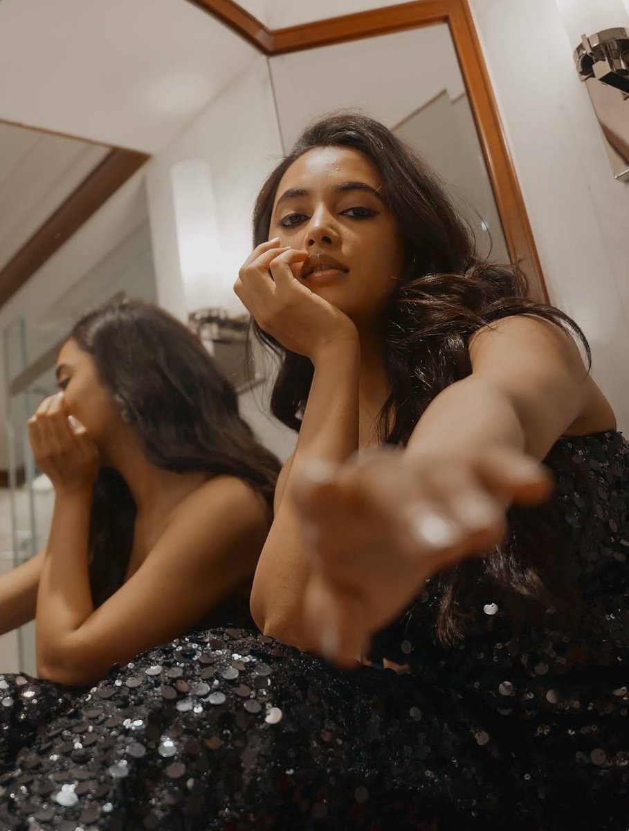 Itz_MichaelVj's tweet image. Pammy 🔥 🥂🍾

Black 🖤 PAM 

#PriyankaArulMohan #PriyankaMohan #Pam