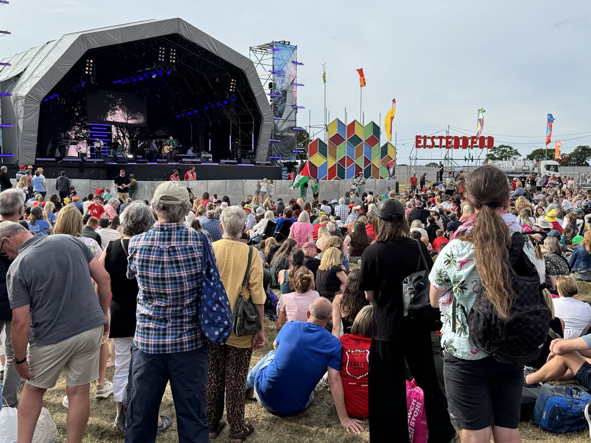 Almost back in @Eisteddfod after popping to Cardiff today to give two talks to Mensa Europe on the ongoing journey of the Welsh language and the role of Welsh as a progressive voice in a populist world. Really honoured. Many thanks for the great welcome Diolch o galon.