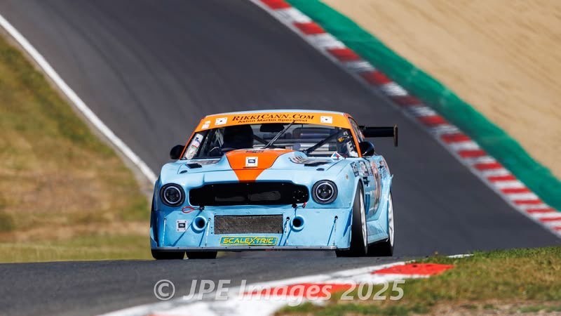 📢 Attention Paddock: Thunder heads to Snett! 

Headline entries for this weekend include - 

🏁 Alex Sidwell - Holden Commodore
🏁 James Janicki - Nissan Skyliine GTR
🏁 Colin Voyce - Ford Escort Mk1
🏁 Rikki Cann - Aston Martin V8

#ClassicThunder | #Snetterton

(📸 JPE Images)