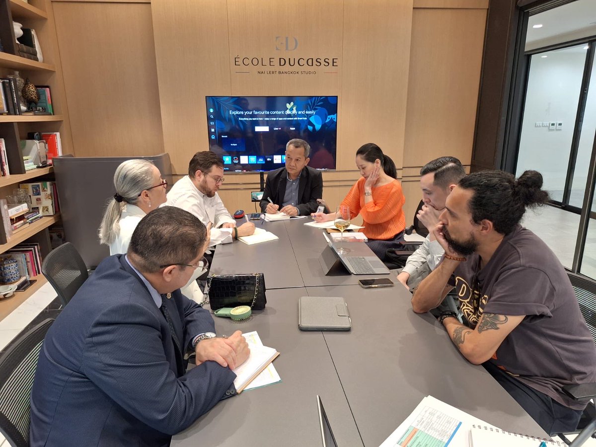 Liliana Ferrer (@lferrersilva) on Twitter photo Verdadero privilegio para <a href="/EmbaMexTai/">Embamex Tailandia</a> trabajar esta semana con equipo de #ChefsMXenBKK afinando preparativos para las celebraciones del #MesPatrio2025 y del #50AniversariodeRelacionesDiplomáticas 🇲🇽 🇹🇭<a href="/SRE_mx/">Relaciones Exteriores</a> <a href="/mtmercado2002/">María Teresa Mercado</a> <a href="/FernandoGSaiffe/">Fernando Glez Saiffe</a> Verdadero privilegio para <a href="/EmbaMexTai/">Embamex Tailandia</a> trabajar esta semana con equipo de #ChefsMXenBKK afinando preparativos para las celebraciones del #MesPatrio2025 y del #50AniversariodeRelacionesDiplomáticas 🇲🇽 🇹🇭<a href="/SRE_mx/">Relaciones Exteriores</a> <a href="/mtmercado2002/">María Teresa Mercado</a> <a href="/FernandoGSaiffe/">Fernando Glez Saiffe</a>