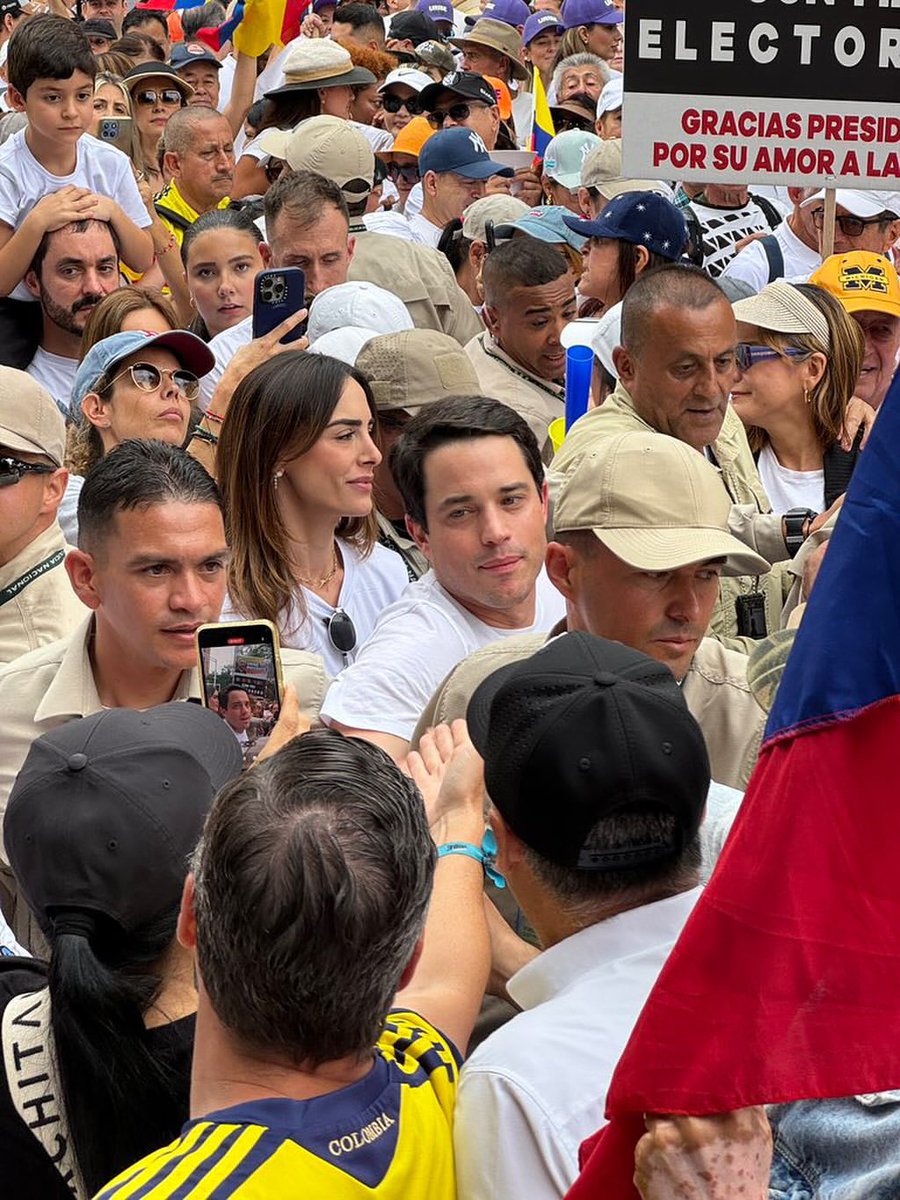 “A mi familia no se le puede decir de buenas a primeras que faltó a la gallardía”.

<a href="/AlvaroUribeVel/">Álvaro Uribe Vélez</a>
